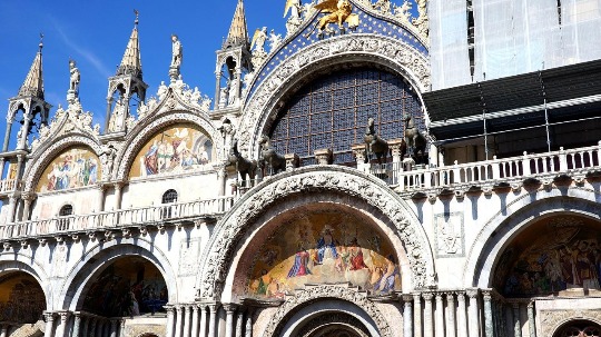 Фотография архитектурных фрагментов собора Святого Марка в Венеции