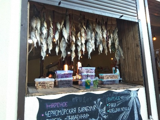 Фото рыбного магазина у пляжа Джемете
