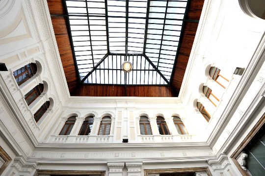 Фото элементов раннего барокко на вокзале в Генуи