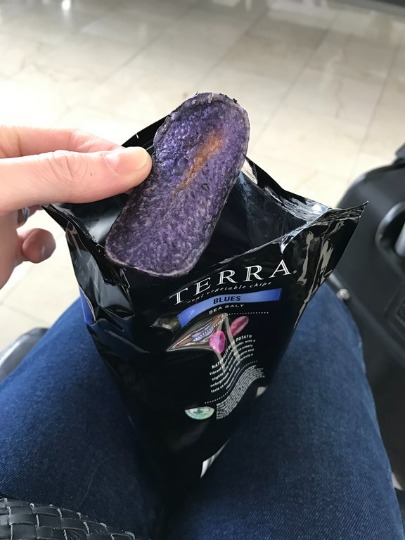 Фотография упаковки с фиолетовыми чипсами