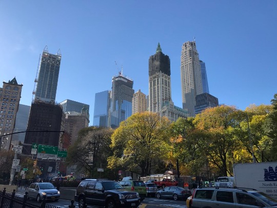 Фотография строющихся небоскребов в Нью-Йорке