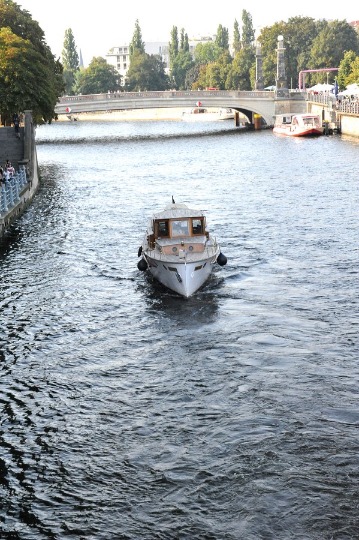 Фото яхт на реке Шпре в Берлине