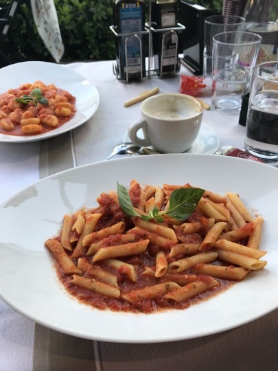 Фото итальянской пасты на обед в Милане