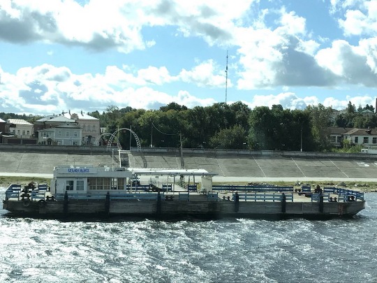 Фото речной пристани на реке Волга в Козьмодемьянске