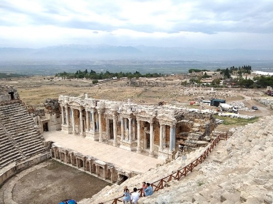Фото античного города Иераполь в Памуккале