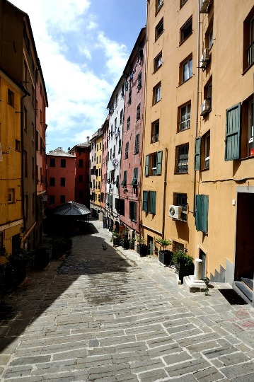 Фото местной архитектуры в Генуи