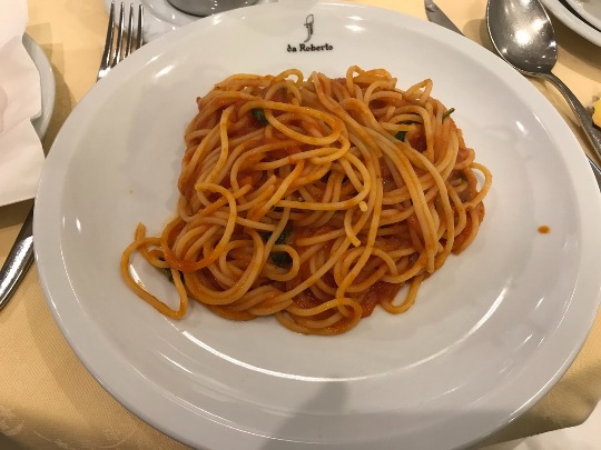 Фото итальянской пасты спагетти на ужин в Венеции