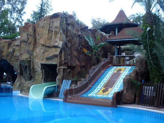Фото бассейна с водными горками в отеле Larissa Phaselis Princess в Кемере