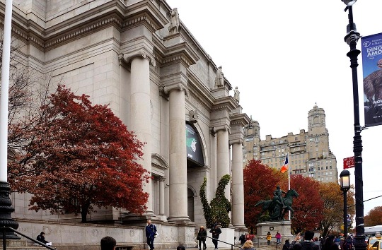 Фото фасада Американского музея естественной истории в Нью-Йорке