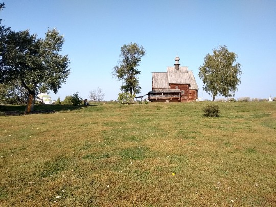 Фото деревянной церкви в Суздале