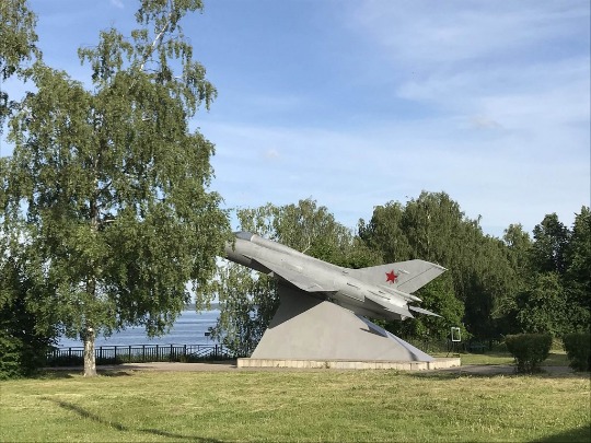 Фото самолета-памятника МиГ-21 в Чкаловске
