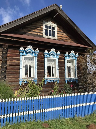 Фотография дома с резными наличниками в Козьмодемьянске