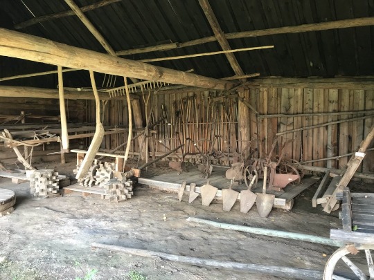 Фото экспозиции сельскохозяйственных орудий в музее Козьмодемьянска