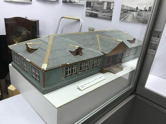 Фото макета щитового дома в музее города Чайковского