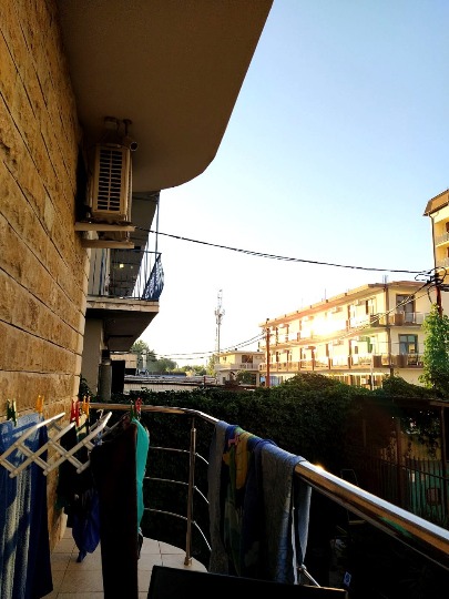 Фото солнечного вечера с балкона отеля в Анапе