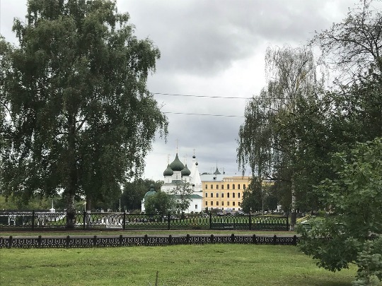 Фото православного храма в центре Ярославля