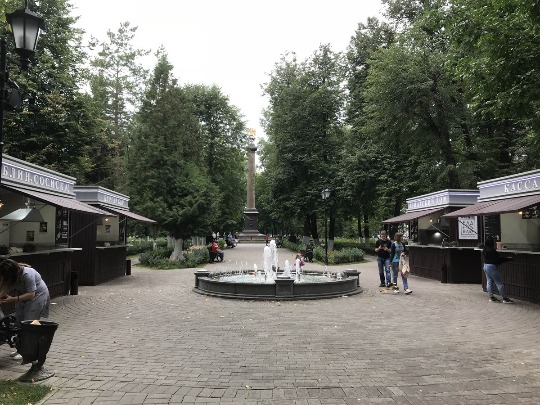 Фото фонтана в демидовском сквере в Ярославле