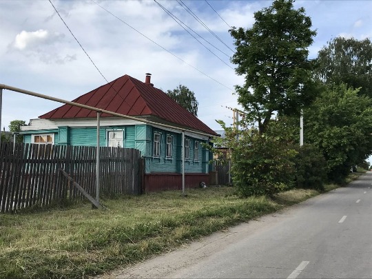 Фотография улицы с домами местных жителей города Чкаловск