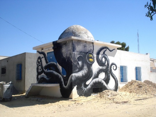 Фото современного стрит-арта на улицах Туниса