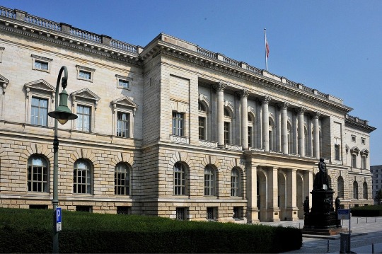 Здание Палаты депутатов в Берлине