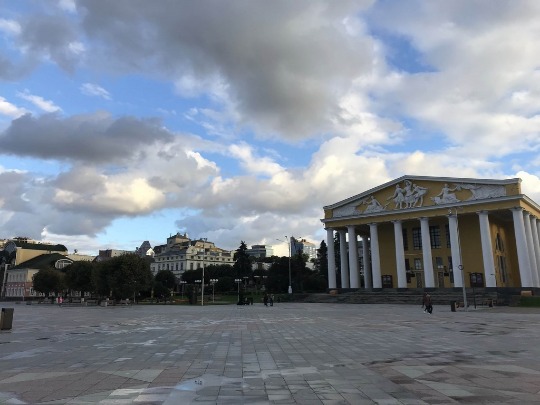 Фото ансамбля большого театра и театральной площади в Чебоксарах