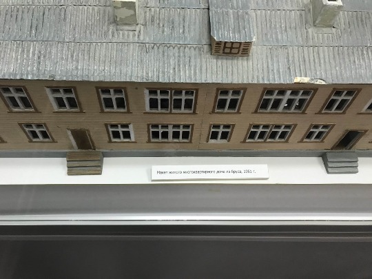 Фото макета жилого дома в миниатюре