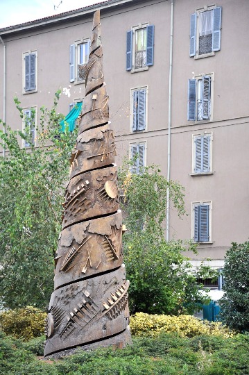 Фото башни Torre a spirale di Arnaldo Pomodoro в Милане