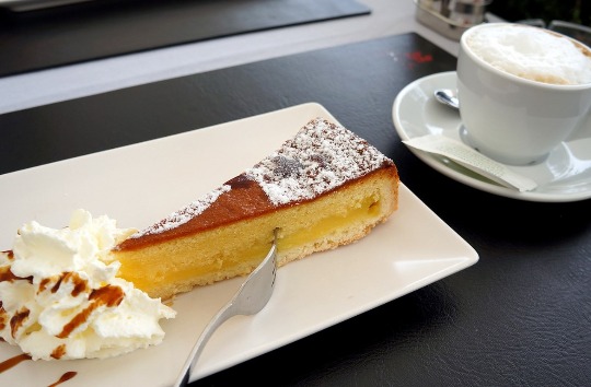 Фото итальянского десерта в кафе