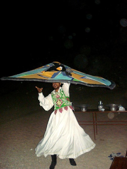 Фото национального танца танура в Египте