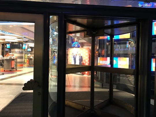 Фото универсального магазина NBC Experience в Нью-Йорке