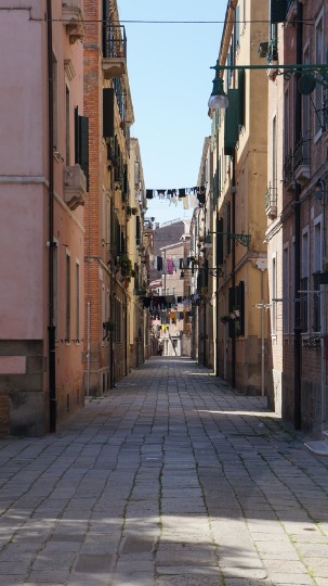 Фотография колоритных переулков в Венеции