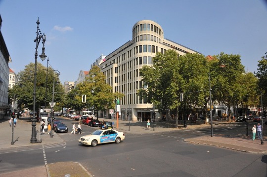 Известный бульвар Курфюрстендамм в Берлине
