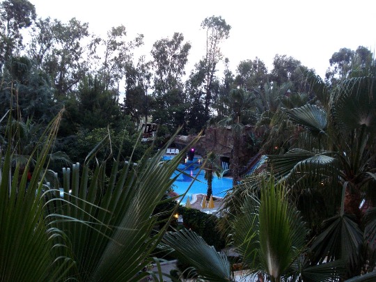 Фото бассейна с водопадом в турецком отеле в Текирова