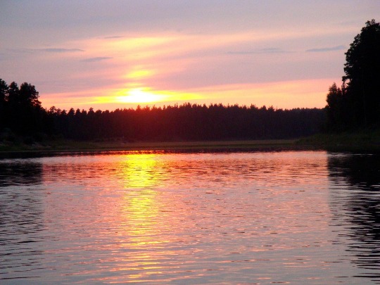 Фото летнего заката над озером Унзово в Нижегородской области
