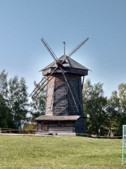 Фото ветряной мельницы суздальском музее деревянного зодчества