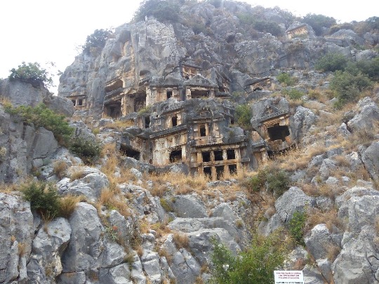 Фото скальных ликийских гробниц в Демре в Турции