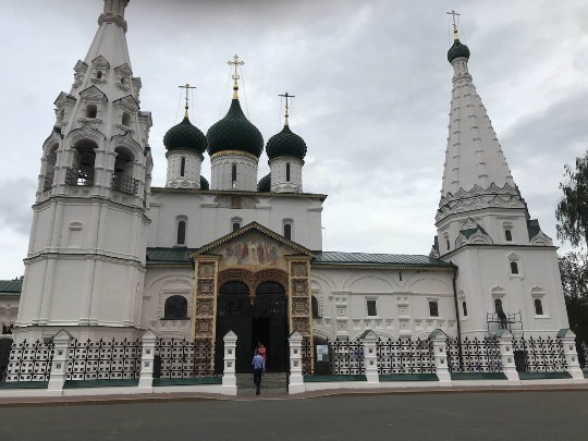 Фото православного храми Ильи Пророка в Ярославле