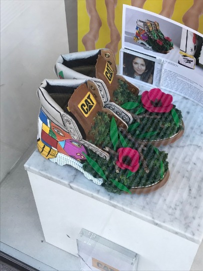 Фотография дезайнерской обуви в бутике Милана