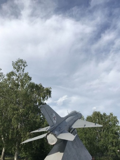 Фотография памятника лётчикам-нарофоминцам в Чкаловске
