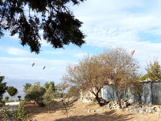 Фото воздушных шаров над Памуккале в Турции