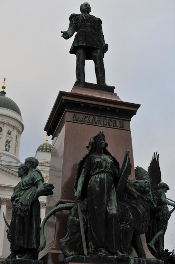 Памятник Александру II в Хельсинки на фото