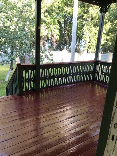 Фото деревянной террасы в Чкаловске