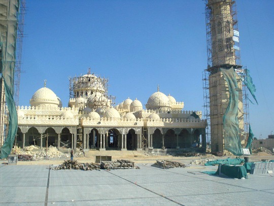 Фото строительства мечети Абдульхасана в Хургаде
