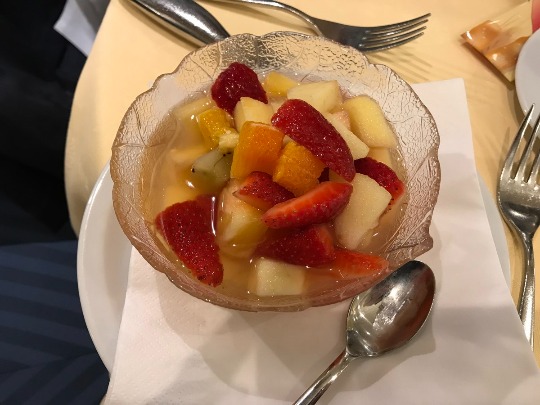 Фотография фруктового десерта в кафе Венеции