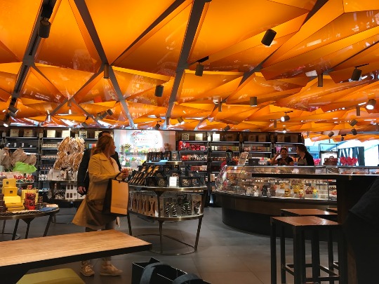 Фотография кондитерского магазина-кафе в Милане