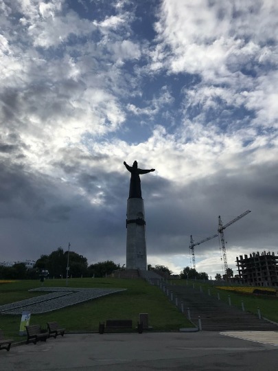 Фото монумента матери в Чебоксарах