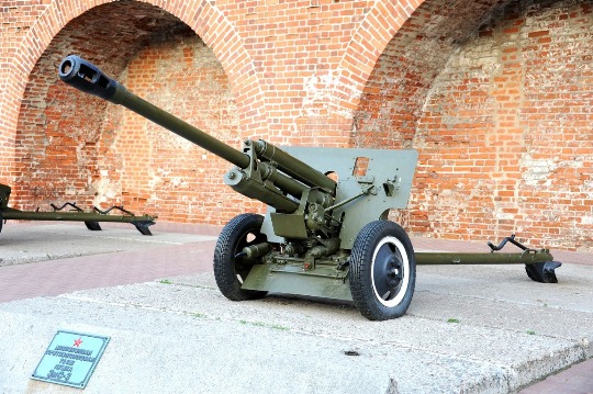 Фото дивизионной противотанковой пушки в Нижнем Новгороде
