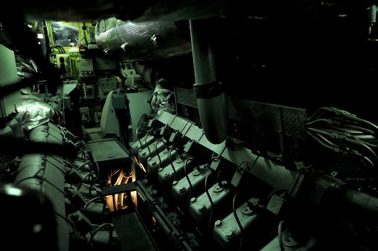 Фото машинного отделения подводной лодки в музее Генуи